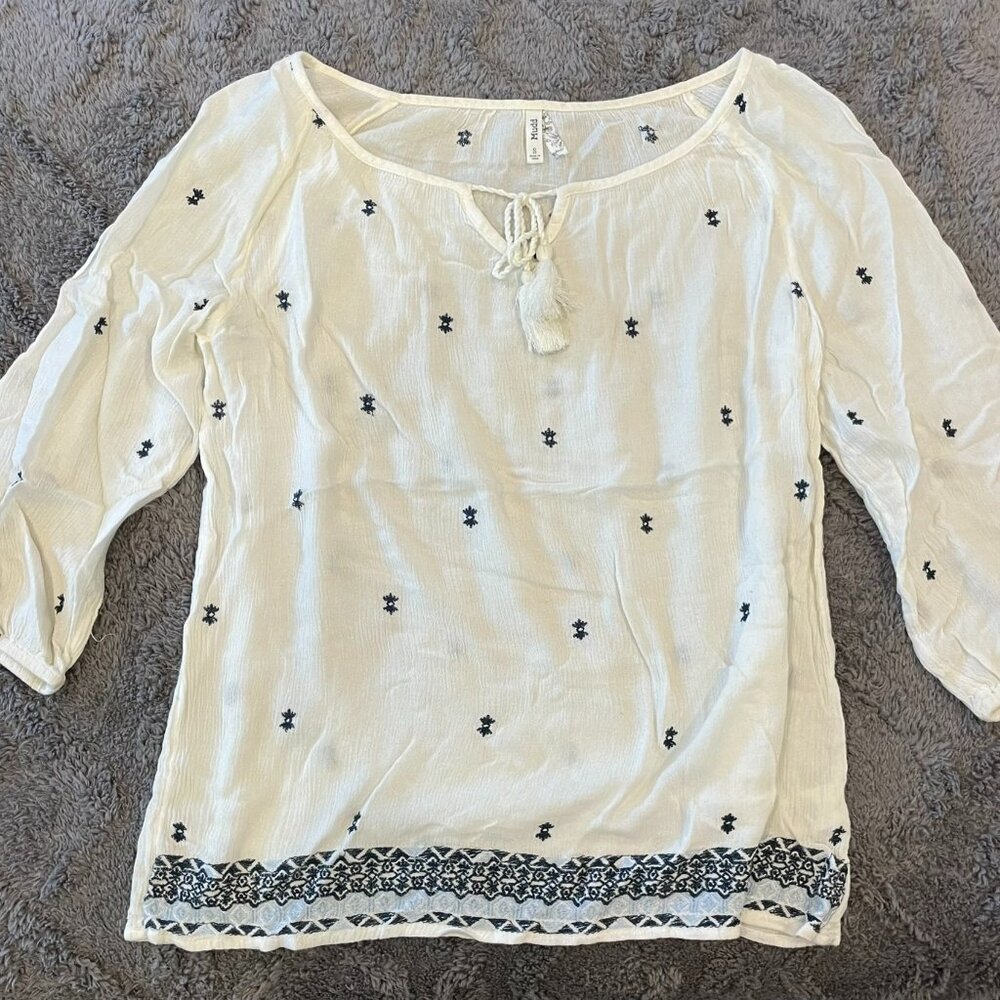 Flowy white blouse with stitched blue details